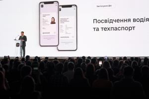 Зеленский на презентации "Дії" пообещал ввести е-голосование на выборах