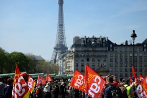 У Парижі через страйк закривають Ейфелеву вежу і деякі зали Лувру