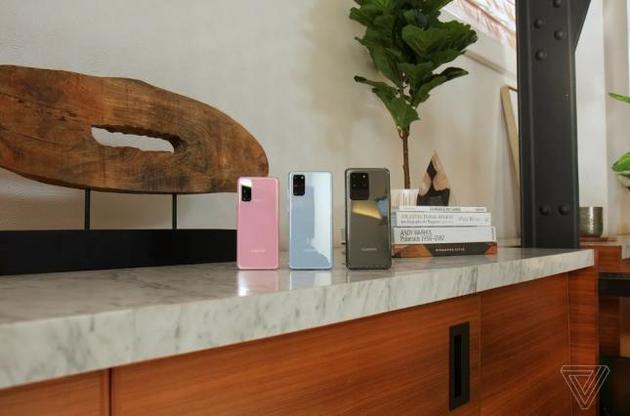 Samsung представила трійку нових флагманів