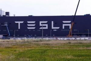 Tesla відкрила перший завод за межами США