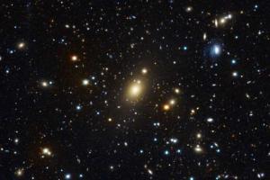 Астрономи виявили карликові галактики з "блукаючими" чорними дірами