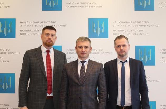 Згідно із законом, голова НАЗК може мати трьох заступників