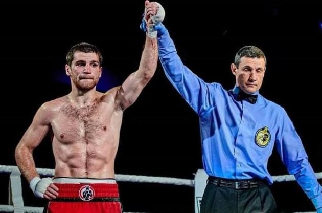 Украинский боксер Чухаджян победил россиянина в титульном поединке