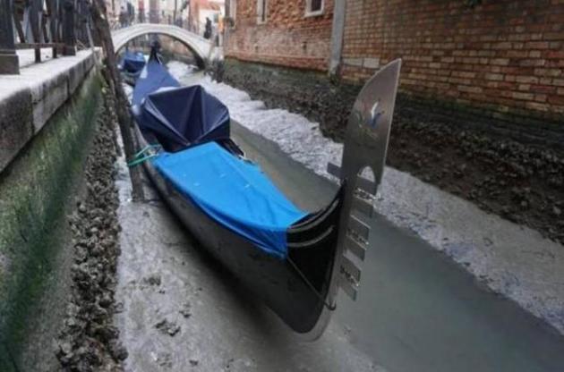 После сокрушительного наводнения в Венеции новое явление - пересохли каналы