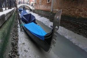 Після нищівної повені у Венеції нове явище - пересохли канали