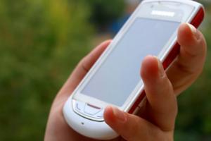 Іспанським школярам заборонять користуватися мобільними телефонами