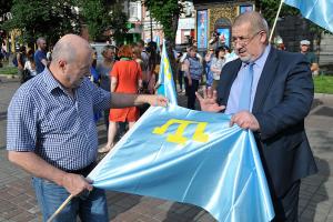 Аксенов угрожает "жестко" остановить массовое шествие крымских татар в оккупированный Крым