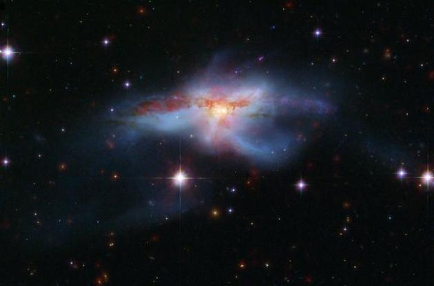 Астрономы нашли галактику с тремя сверхмассивными черными дырами в центре