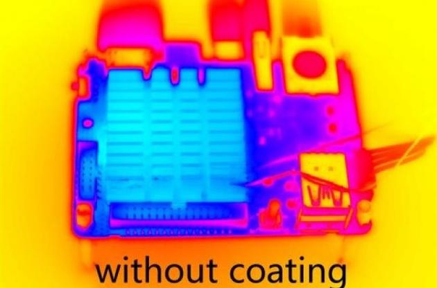 Матеріал виділяє вологу при нагріванні