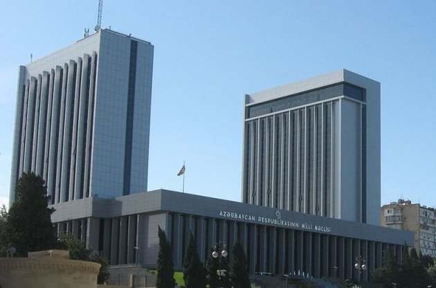 Парламент Азербайджану звернувся до президента з пропозицією саморозпуску і дострокових виборів