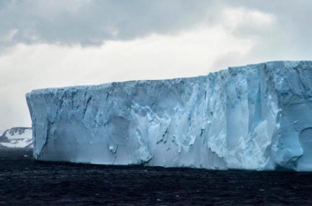 Айсберг начал движение в сторону Атлантики
