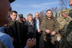 Глава американского посольства напомнил Зеленскому, кто развязал войну в Донбассе