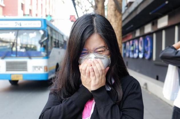 Для борьбы с распространением коронавируса в Китае закрыли город Хуанган