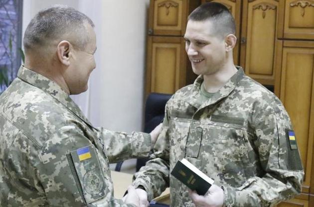 Освобожденные из плена украинские бойцы получили новые документы