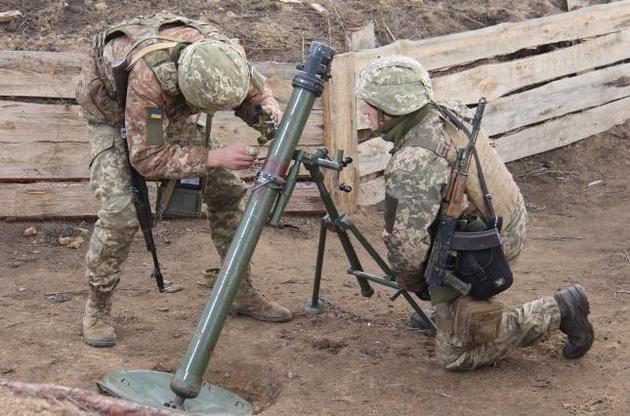 Бойовики в Донбасі випустили по позиціях українських військових майже сотню мін за добу