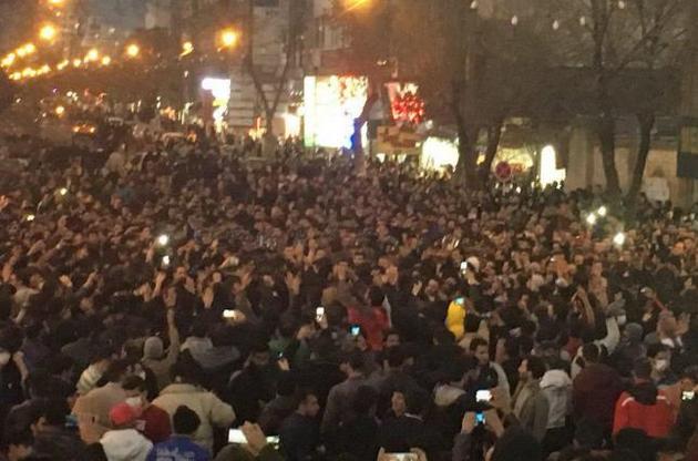 Протести в Ірані: кількість загиблих перевищила 300