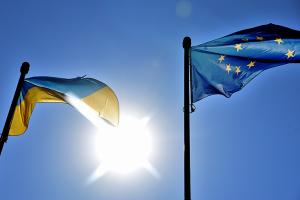 Єврокомісар з питань розширення і Зеленський обговорили реформи і проблеми нацменшин в Україні