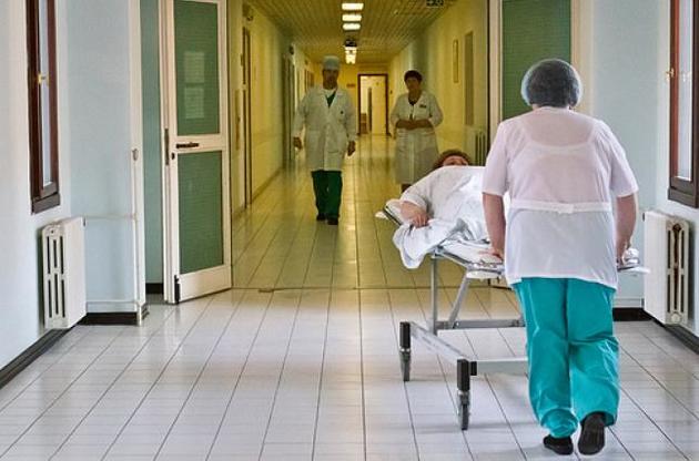 В Украине госпитализировали двух человек с подозрением на "китайский" коронавирус