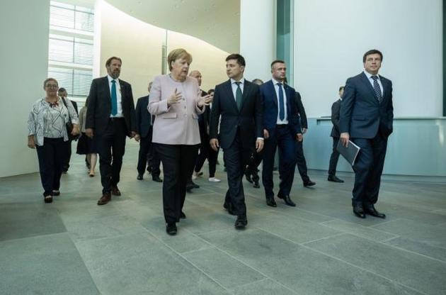 Зеленський поговорив з Меркель напередодні нормандського саміту