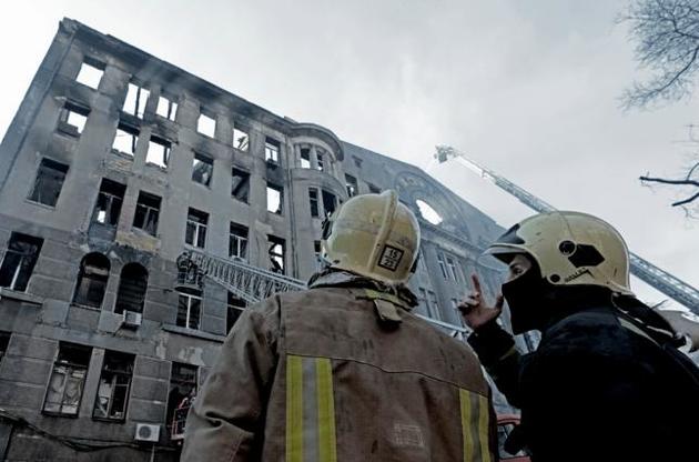 В Одесі демонтують згорілий економічний коледж