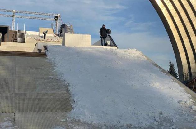 В Киев привезли 150 тонн снега для снежного фестиваля