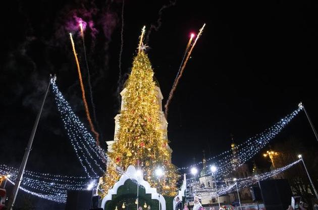 У 2020-му головну ялинку країни прикрасили 750 іграшок у вигляді цукерок і 4 км гірлянд