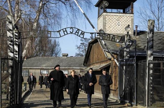 Ангела Меркель вперше побувала в Освенцімі і вшанувала пам'ять жертв нацизму