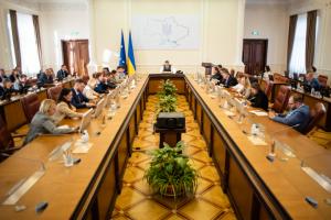 Уровень доверия к правительству Украины существенно снизился – опрос