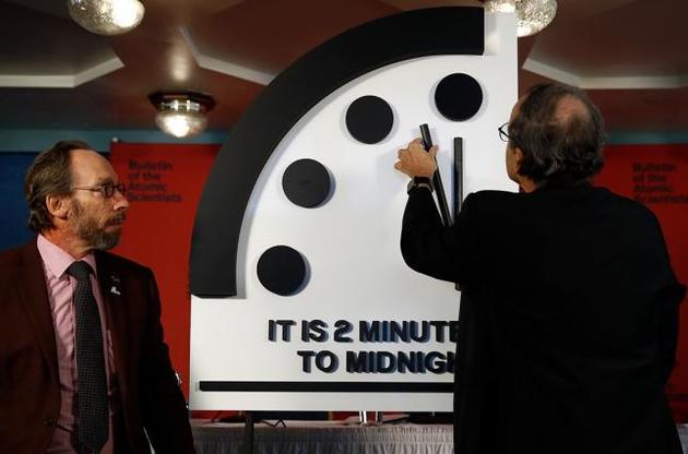 Стрілки годинника вперше перейшли крайню межу