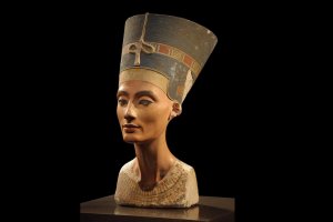 Ученые заявили об обнаружении возможной гробницы Нефертити