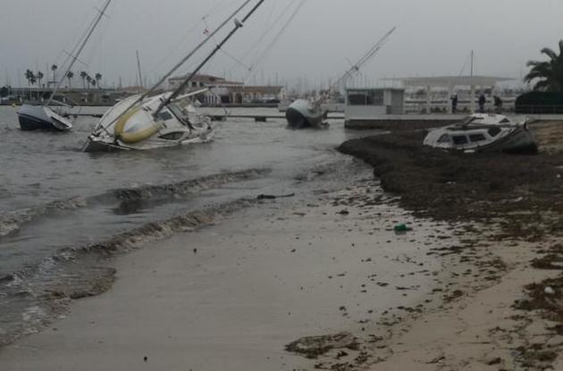 Шторм зруйнував інфраструктуру курортного узбережжя