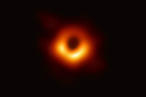 Снимок черной дыры и обнаружение останков денисовского человека: главные научные открытия года