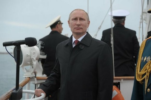 Путін біля берегів окупованого Криму спостерігав за військовими навчаннями