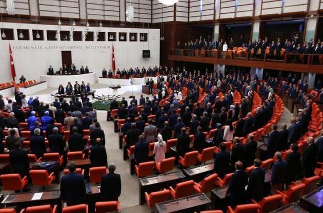 Турецкий парламент поддержал отправку военнослужащих в Ливию