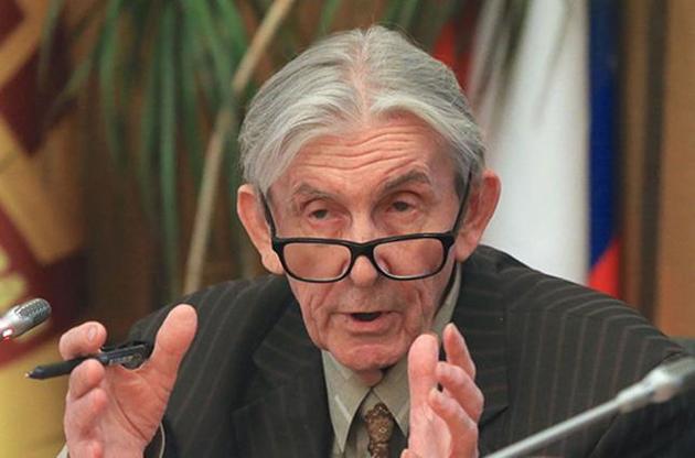 85-річний генерал потрапив під колеса мікроавтобуса у дворі будинку