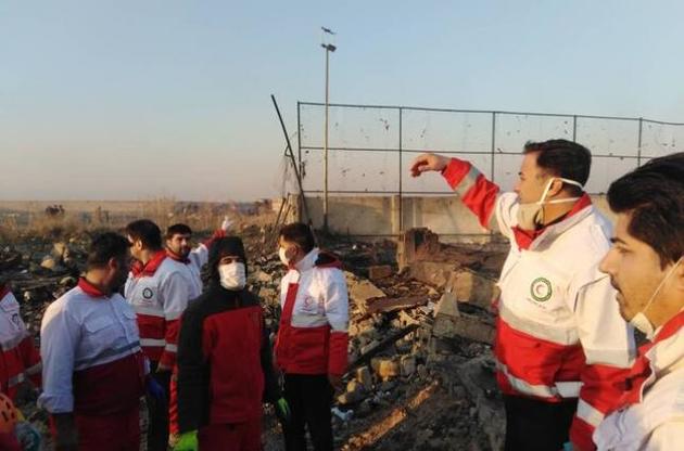 На кадрах отчетливо видно яркую вспышку, после чего самолет начал падение