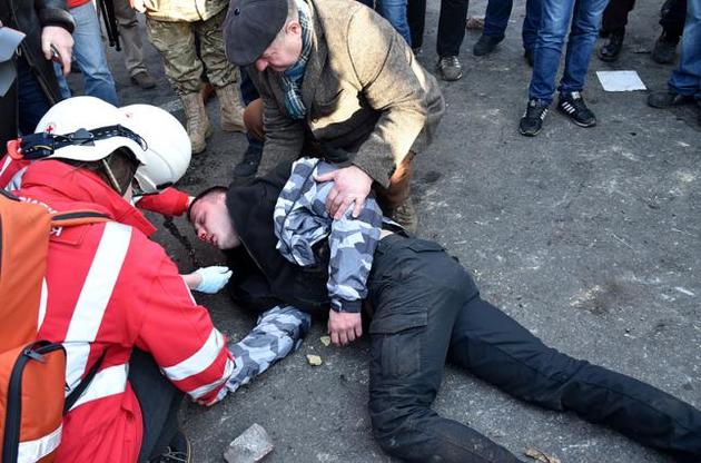 У сутичках під Радою постраждали 17 поліцейських, одна людина загинула