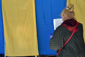 В Украине стартовали первые местные выборы