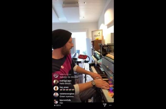 Кріс Мартін вів трансляцію в Instagram