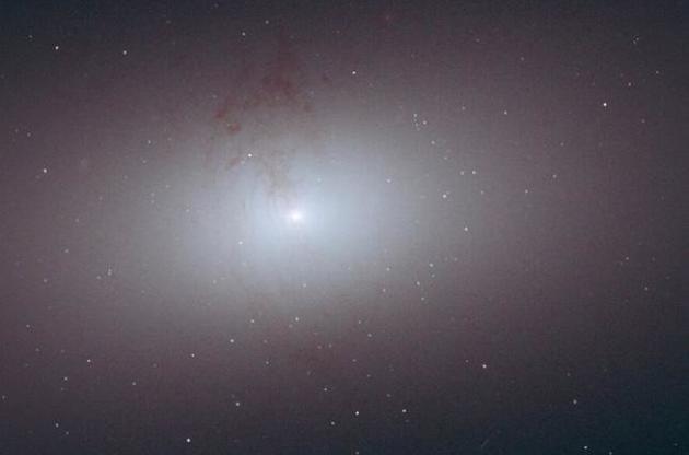 Астрономы заметили преждевременную смерть древней галактики