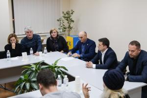 Зеленский встретился с родственниками погибших в Иране украинцев