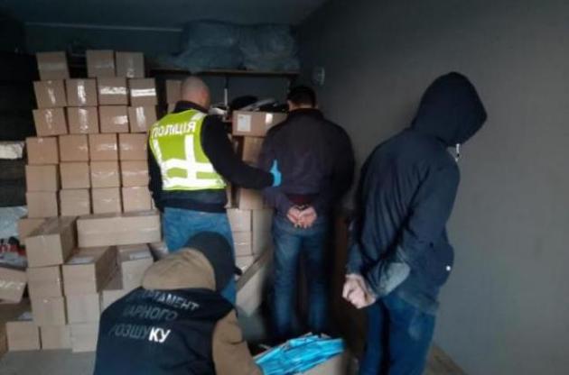 У Києві зловмисники захопили вантажівку зі 100 тисячами медичних масок