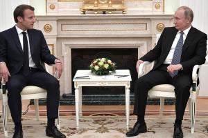 Макрон обсудил с Путиным транзит российского газа в ЕС через ГТС Украины