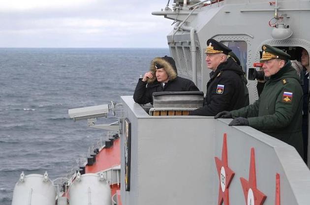 Путин прилетел в Крым полюбоваться военными учениями