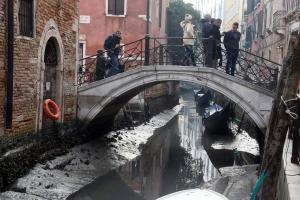 В Венеции пересохли каналы из-за отсутствия дождей