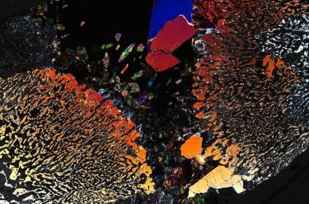 Микробы живут на глубине 10-750 метров под морским дном