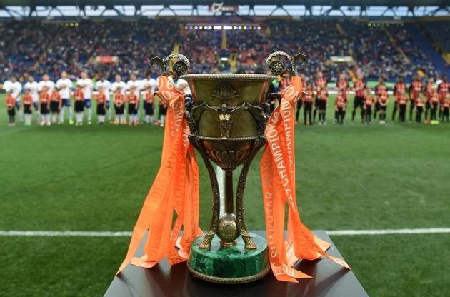 Футбольний чемпіонат України зупинено