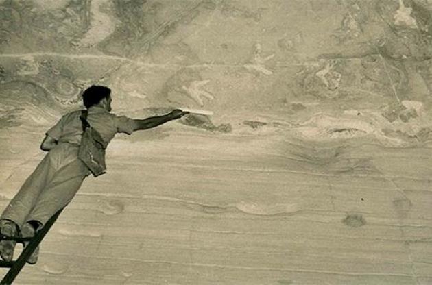 Сліди на стелі печери залишили травоїдні динозаври