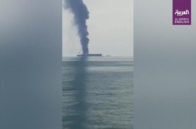 У побережья ОАЭ загорелся танкер с нефтью