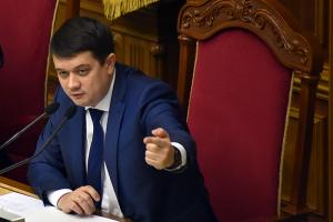 Разумков ограничил доступ журналистов к депутатам под предлогом карантина